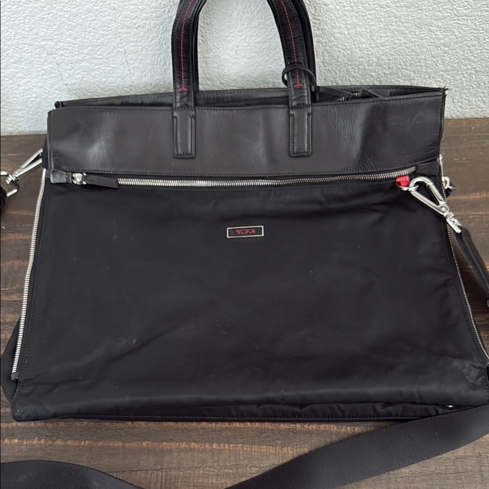 Tumi Black Crossbody Business Bag - Expandable side zip needs clasp